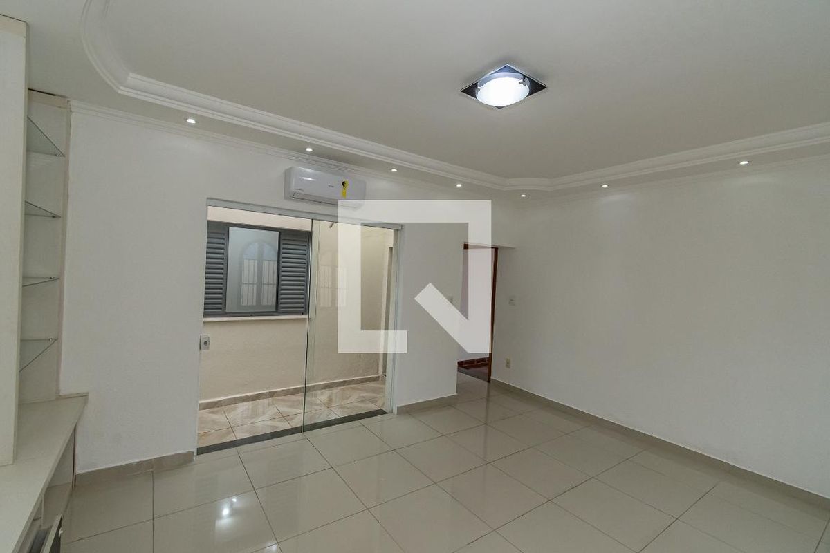 Casa à Venda - Jardim Planalto, 2 Quartos,  235 m2 em , Campinas - sp | SoloBR