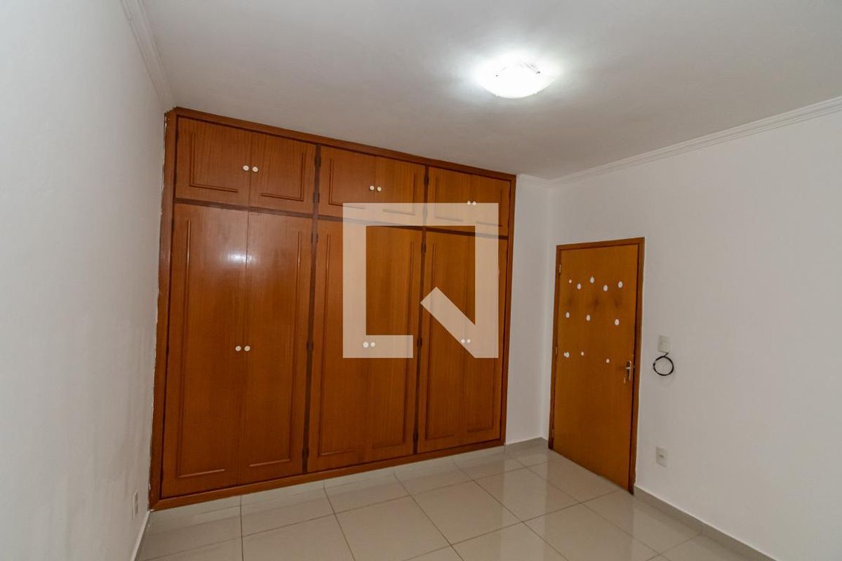Casa à Venda - Jardim Planalto, 2 Quartos,  235 m2 em , Campinas - sp | SoloBR