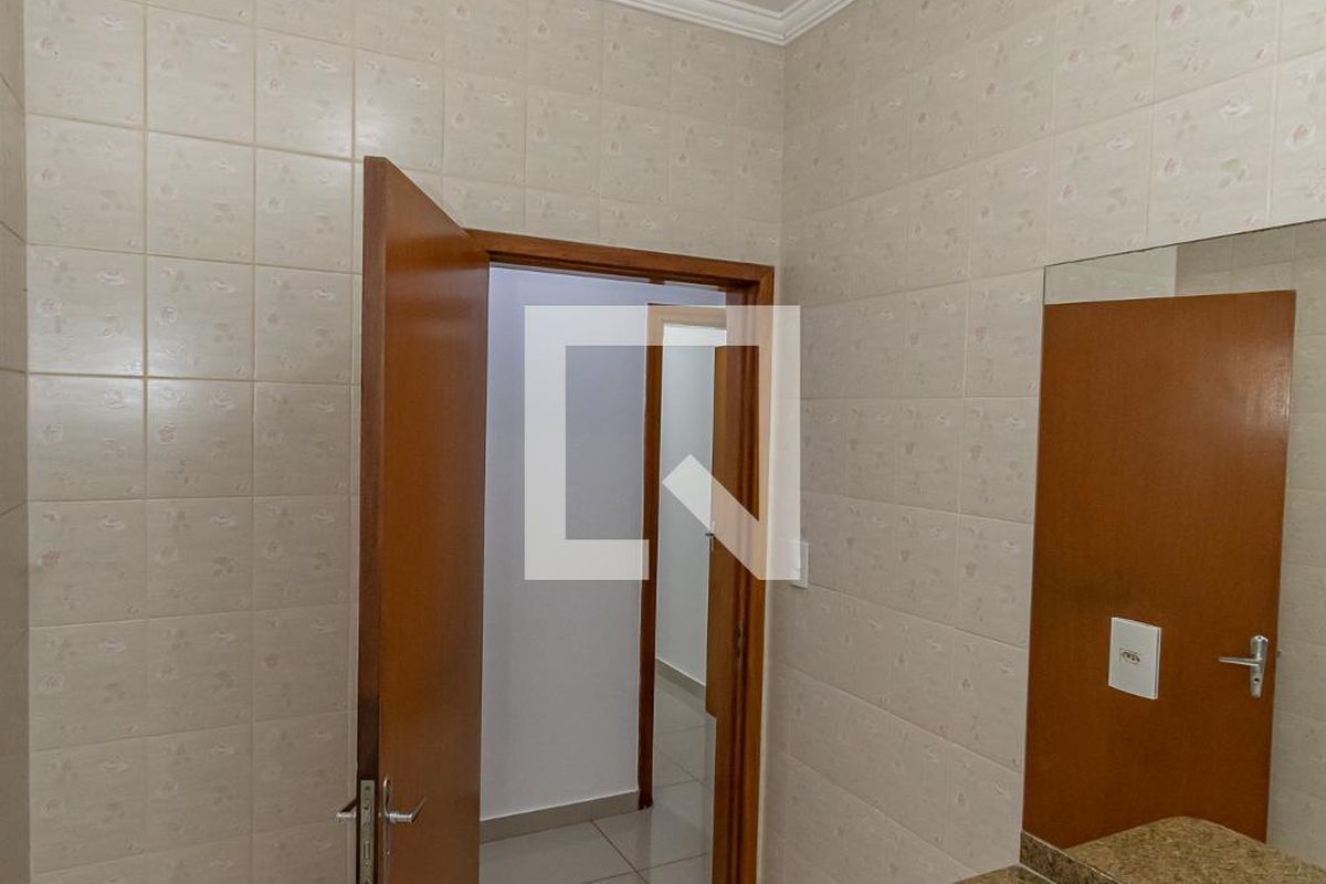 Casa à Venda - Jardim Planalto, 2 Quartos,  235 m2 em , Campinas - sp | SoloBR