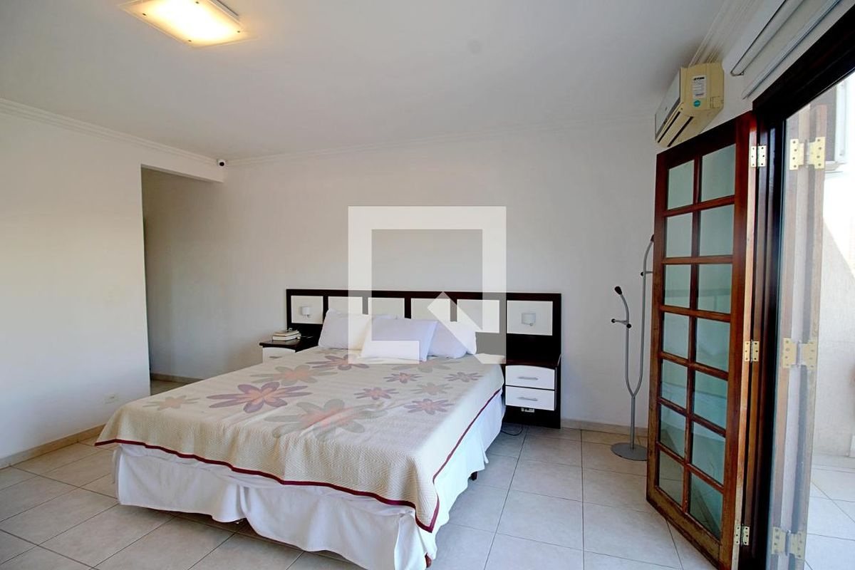 Casa, 3 quartos, 219 m² - Foto 50