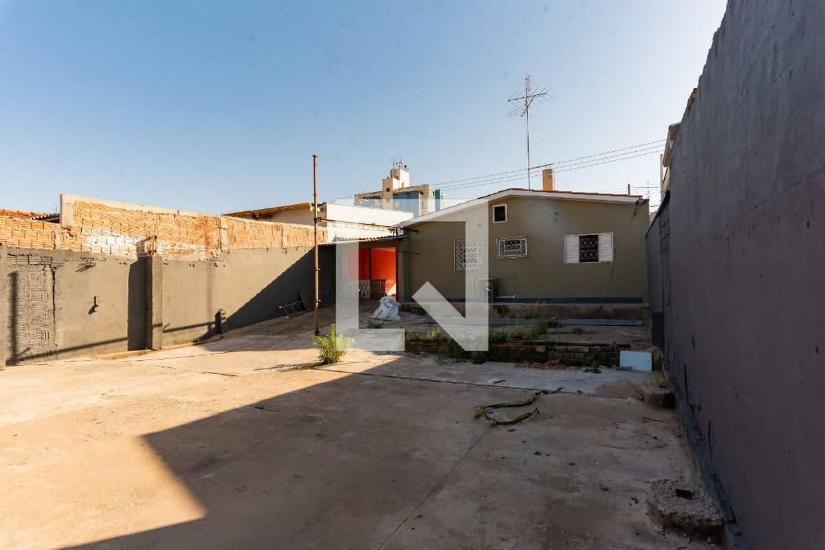 Casa à Venda - Jardim do Lago, 2 Quartos,  358 m2 em , Campinas - sp | SoloBR