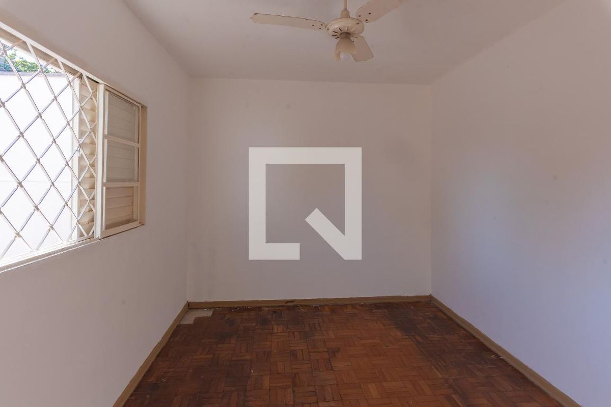 Casa à Venda - Jardim do Lago, 2 Quartos,  358 m2 em , Campinas - sp | SoloBR