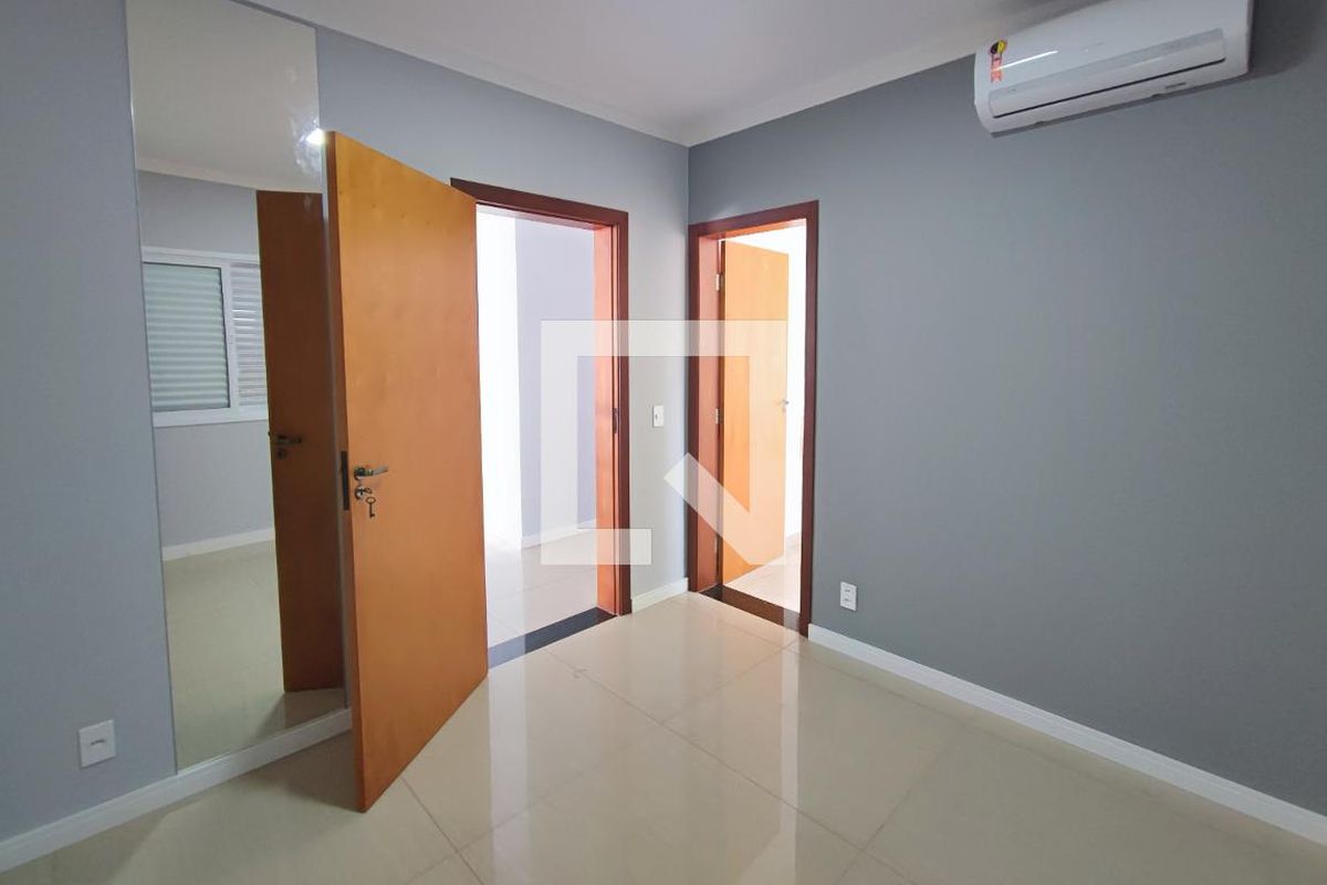 Casa à Venda - Swiss Park, 4 Quartos,  282 m2 em , Campinas - sp | SoloBR
