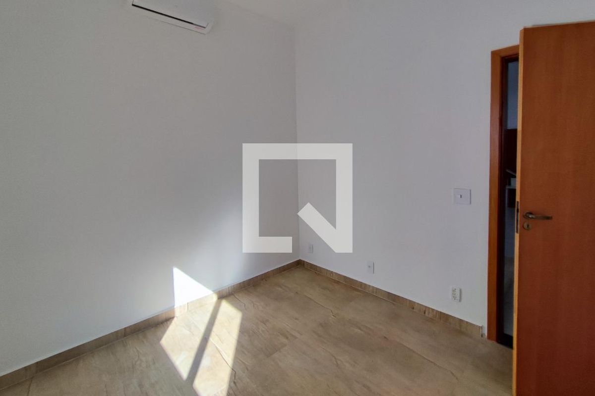 Casa à Venda - Swiss Park, 4 Quartos,  282 m2 em , Campinas - sp | SoloBR