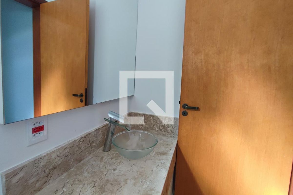 Casa à Venda - Swiss Park, 4 Quartos,  282 m2 em , Campinas - sp | SoloBR
