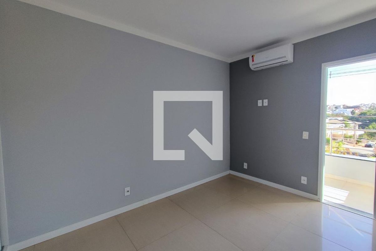 Casa à Venda - Swiss Park, 4 Quartos,  282 m2 em , Campinas - sp | SoloBR