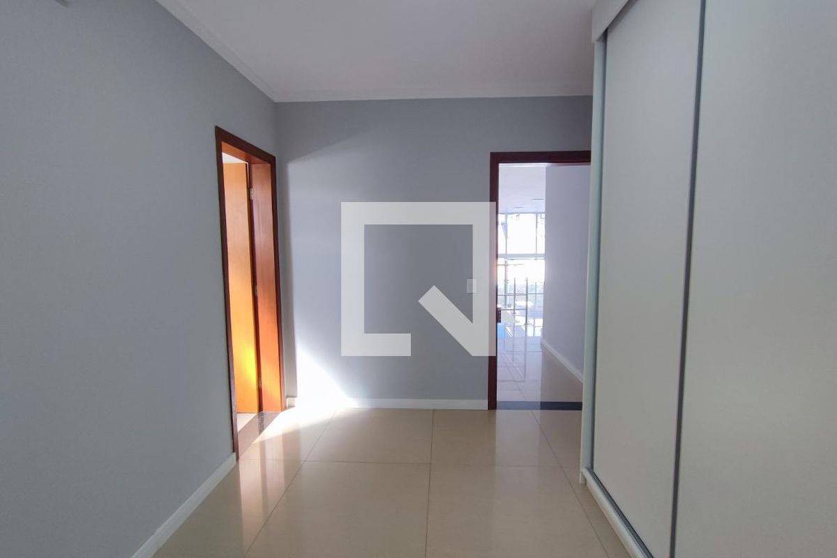 Casa à Venda - Swiss Park, 4 Quartos,  282 m2 em , Campinas - sp | SoloBR
