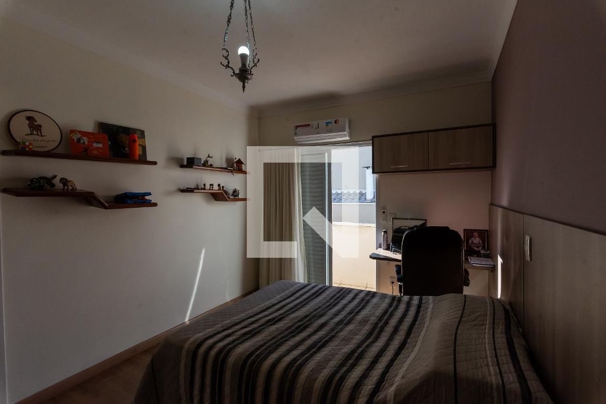 Casa à Venda - Swiss Park, 3 Quartos,  255 m2 em , Campinas - sp | SoloBR