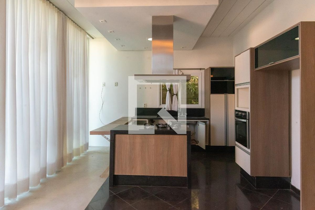Casa à Venda - Swiss Park, 3 Quartos,  234 m2 em , Campinas - sp | SoloBR