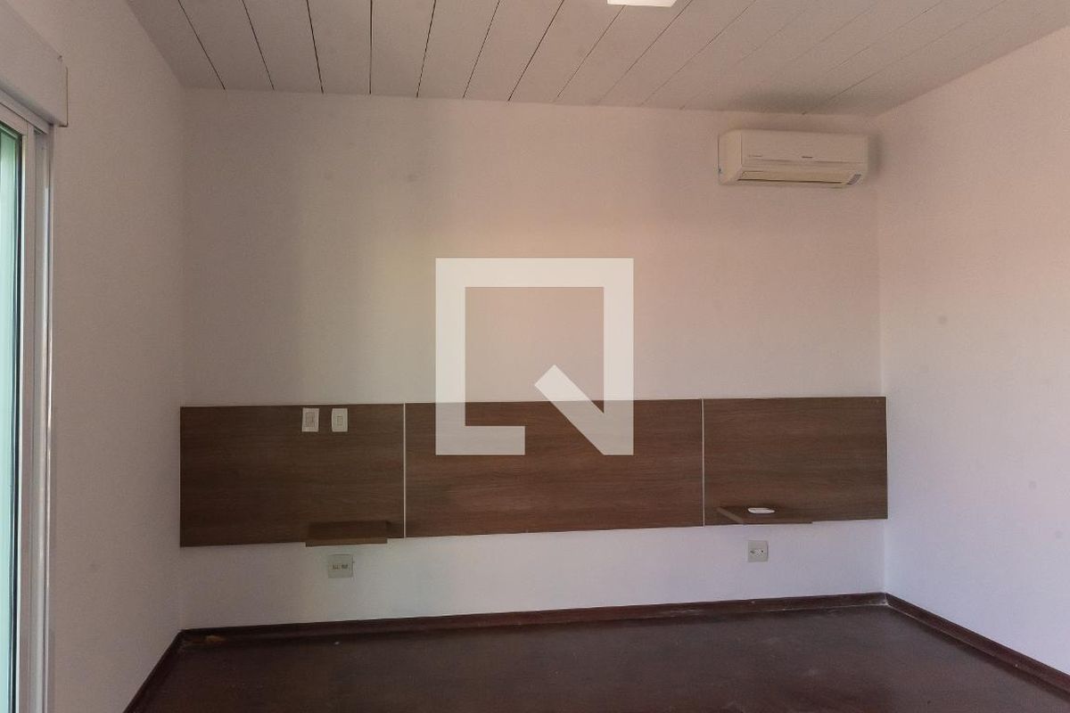 Casa à Venda - Swiss Park, 3 Quartos,  234 m2 em , Campinas - sp | SoloBR