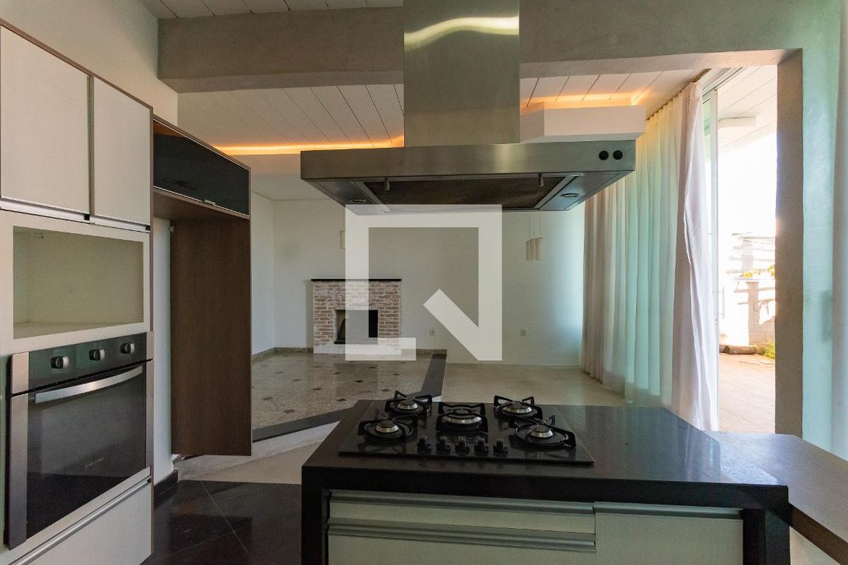 Casa à Venda - Swiss Park, 3 Quartos,  234 m2 em , Campinas - sp | SoloBR