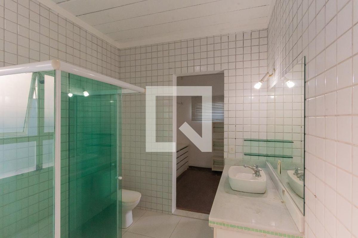 Casa à Venda - Swiss Park, 3 Quartos,  234 m2 em , Campinas - sp | SoloBR