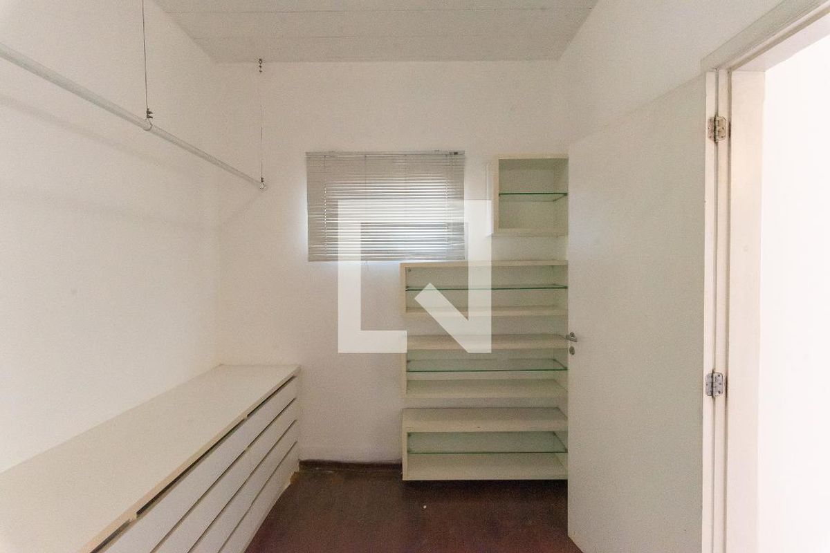 Casa à Venda - Swiss Park, 3 Quartos,  234 m2 em , Campinas - sp | SoloBR