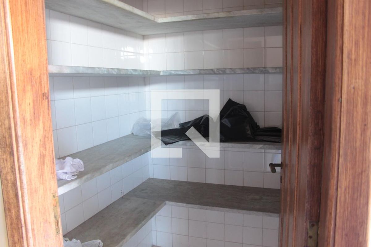 Casa à Venda - Nova Campinas, 4 Quartos,  650 m2 em , Campinas - sp | SoloBR