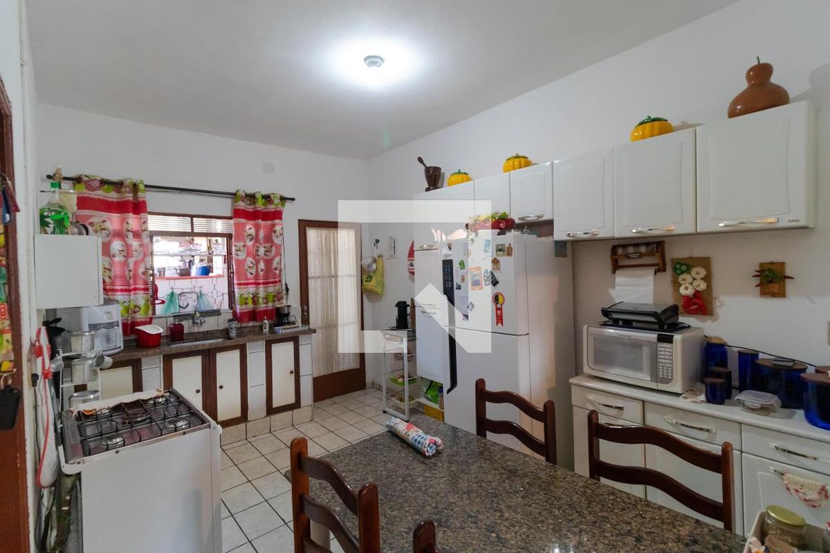 Casa à Venda - Jardim Flamboyant, 4 Quartos,  319 m2 em , Campinas - sp | SoloBR