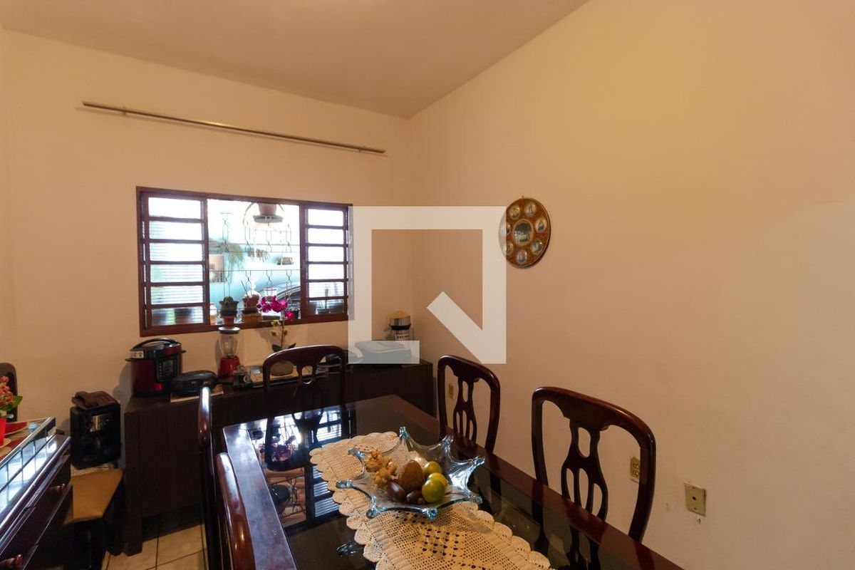 Casa à Venda - Jardim Flamboyant, 4 Quartos,  319 m2 em , Campinas - sp | SoloBR