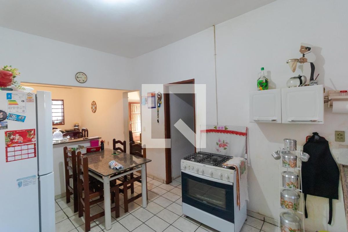 Casa à Venda - Jardim Flamboyant, 4 Quartos,  319 m2 em , Campinas - sp | SoloBR