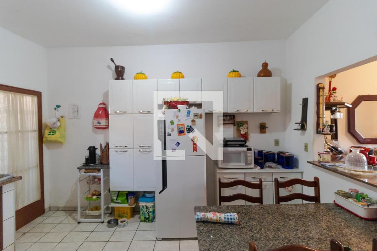 Casa à Venda - Jardim Flamboyant, 4 Quartos,  319 m2 em , Campinas - sp | SoloBR