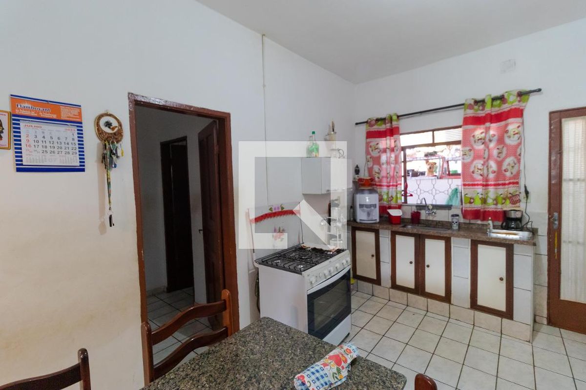 Casa à Venda - Jardim Flamboyant, 4 Quartos,  319 m2 em , Campinas - sp | SoloBR