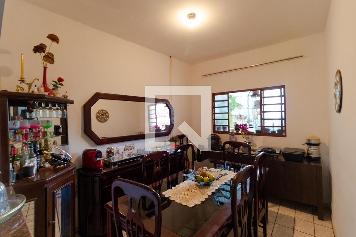 Casa à Venda - Jardim Flamboyant, 4 Quartos,  319 m2 em , Campinas - sp | SoloBR