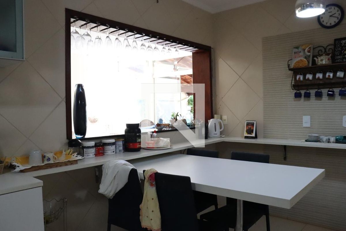 Casa à Venda - Mansões Santo Antônio, 3 Quartos,  299 m2 em , Campinas - sp | SoloBR