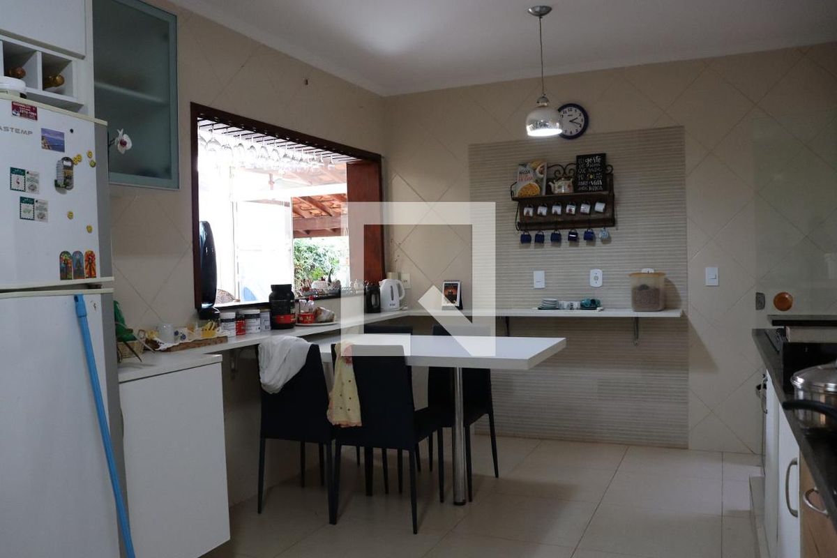 Casa à Venda - Mansões Santo Antônio, 3 Quartos,  299 m2 em , Campinas - sp | SoloBR