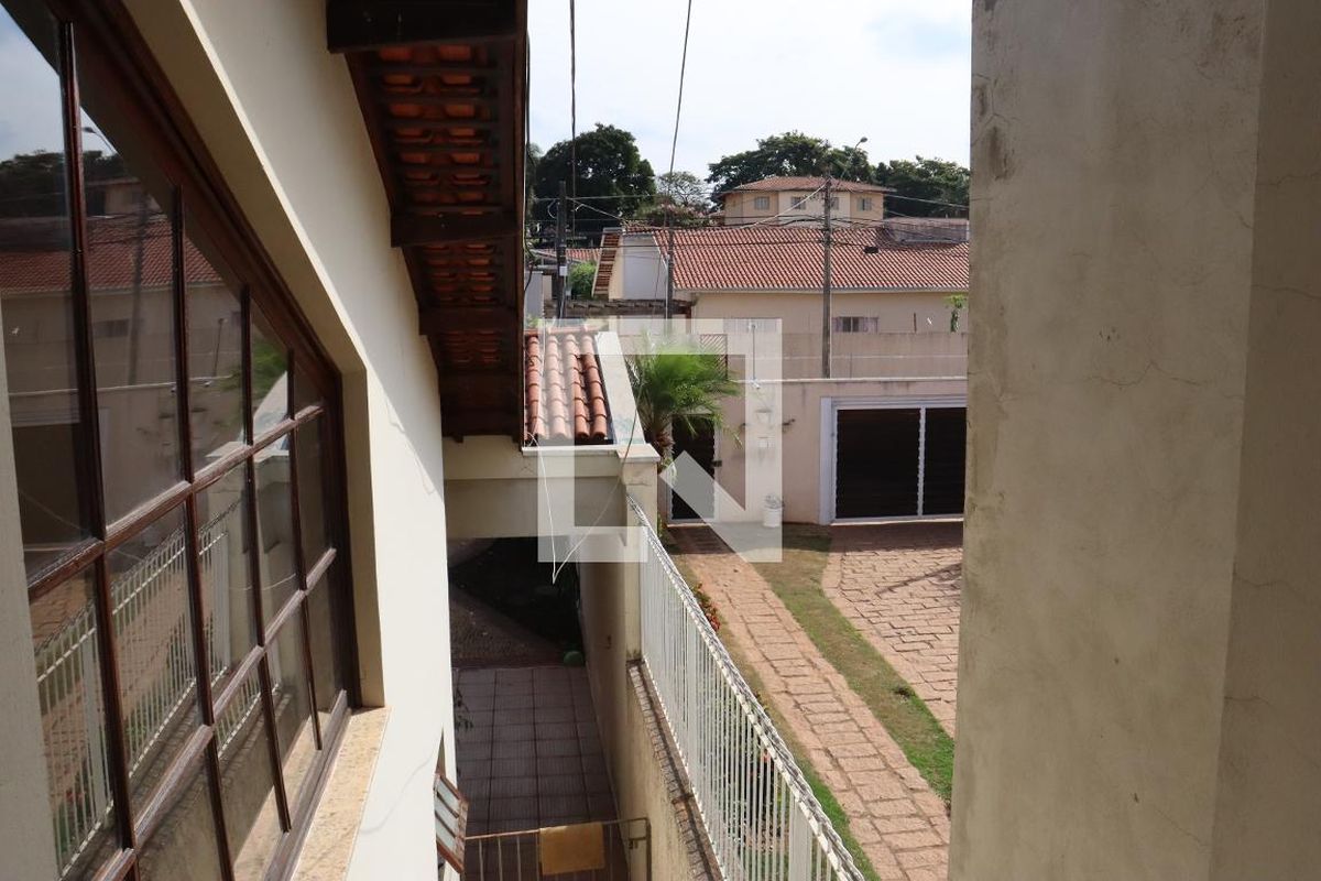 Casa à Venda - Mansões Santo Antônio, 3 Quartos,  299 m2 em , Campinas - sp | SoloBR