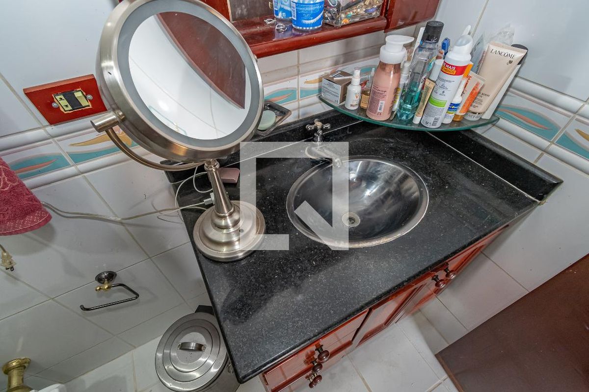 Casa à Venda - Mansões Santo Antônio, 4 Quartos,  220 m2 em , Campinas - sp | SoloBR