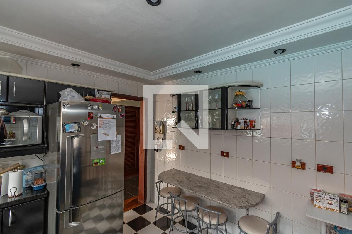 Casa à Venda - Mansões Santo Antônio, 4 Quartos,  220 m2 em , Campinas - sp | SoloBR