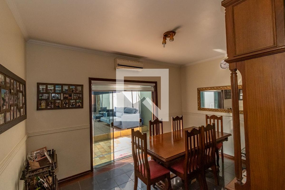 Casa à Venda - Mansões Santo Antônio, 4 Quartos,  220 m2 em , Campinas - sp | SoloBR