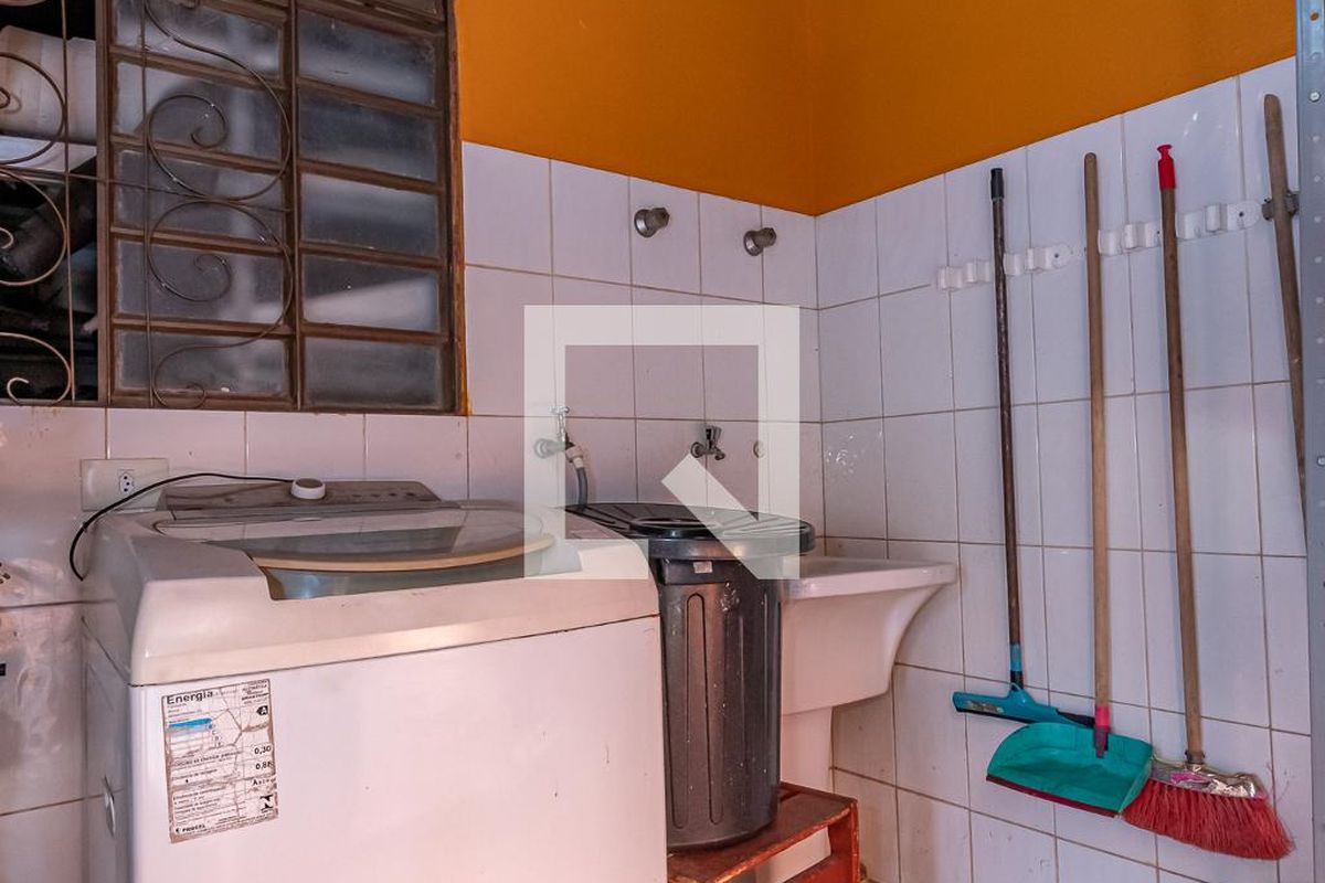 Casa à Venda - Mansões Santo Antônio, 4 Quartos,  220 m2 em , Campinas - sp | SoloBR