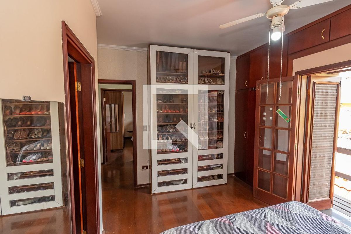 Casa à Venda - Mansões Santo Antônio, 4 Quartos,  220 m2 em , Campinas - sp | SoloBR
