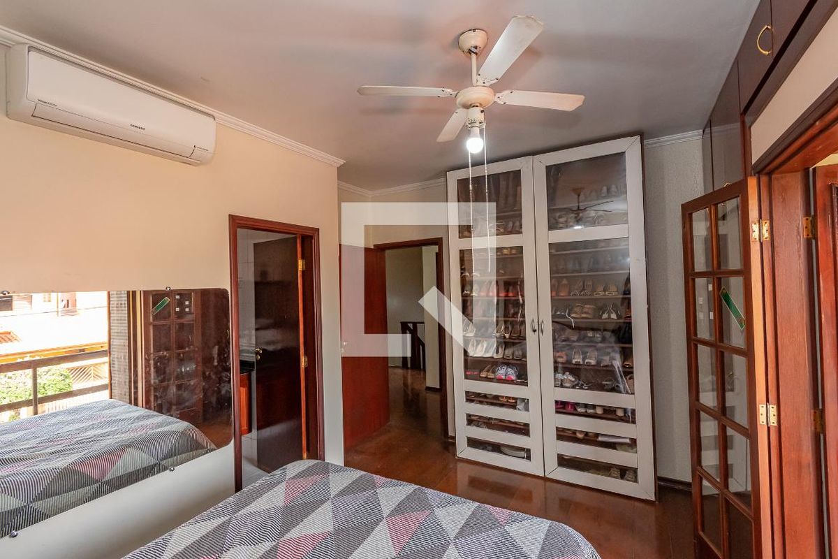 Casa à Venda - Mansões Santo Antônio, 4 Quartos,  220 m2 em , Campinas - sp | SoloBR