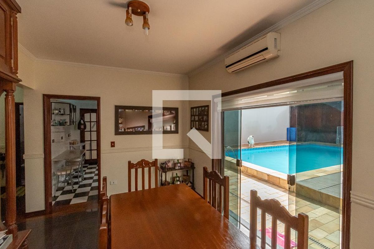 Casa à Venda - Mansões Santo Antônio, 4 Quartos,  220 m2 em , Campinas - sp | SoloBR