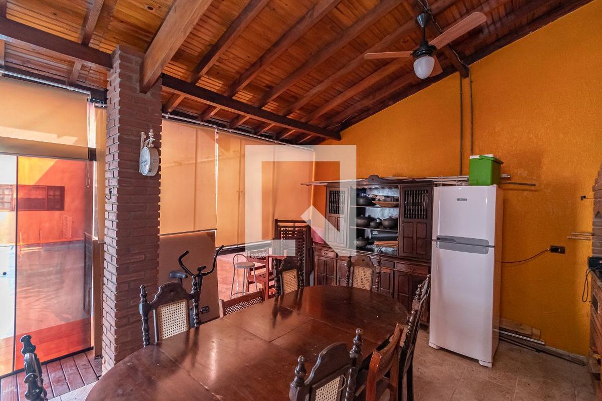 Casa à Venda - Mansões Santo Antônio, 4 Quartos,  220 m2 em , Campinas - sp | SoloBR