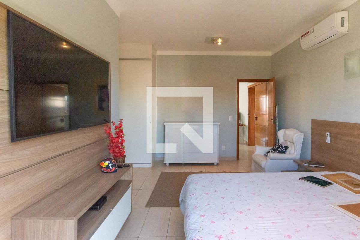 Casa à Venda - Swiss Park, 3 Quartos,  268 m2 em , Campinas - sp | SoloBR
