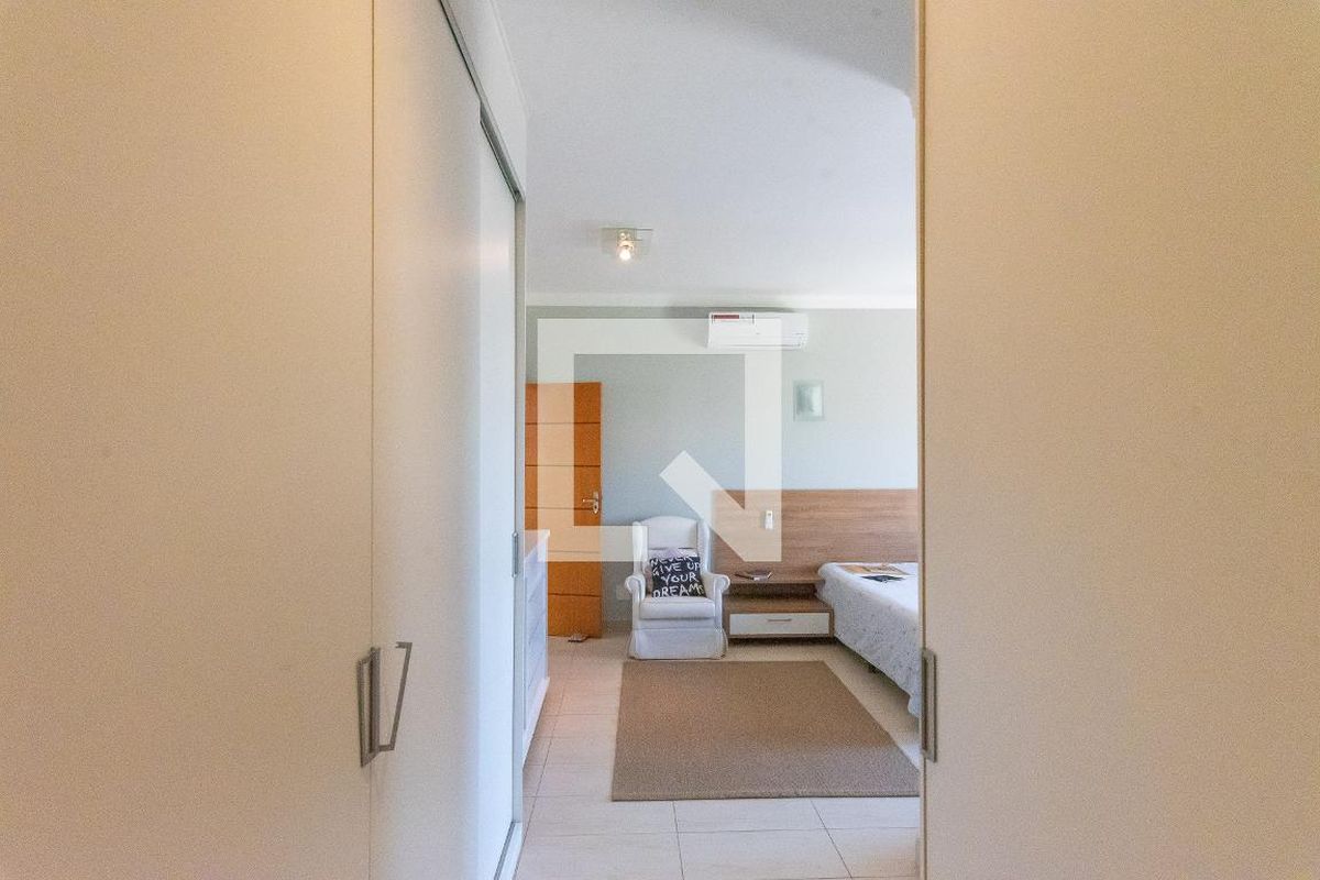 Casa à Venda - Swiss Park, 3 Quartos,  268 m2 em , Campinas - sp | SoloBR