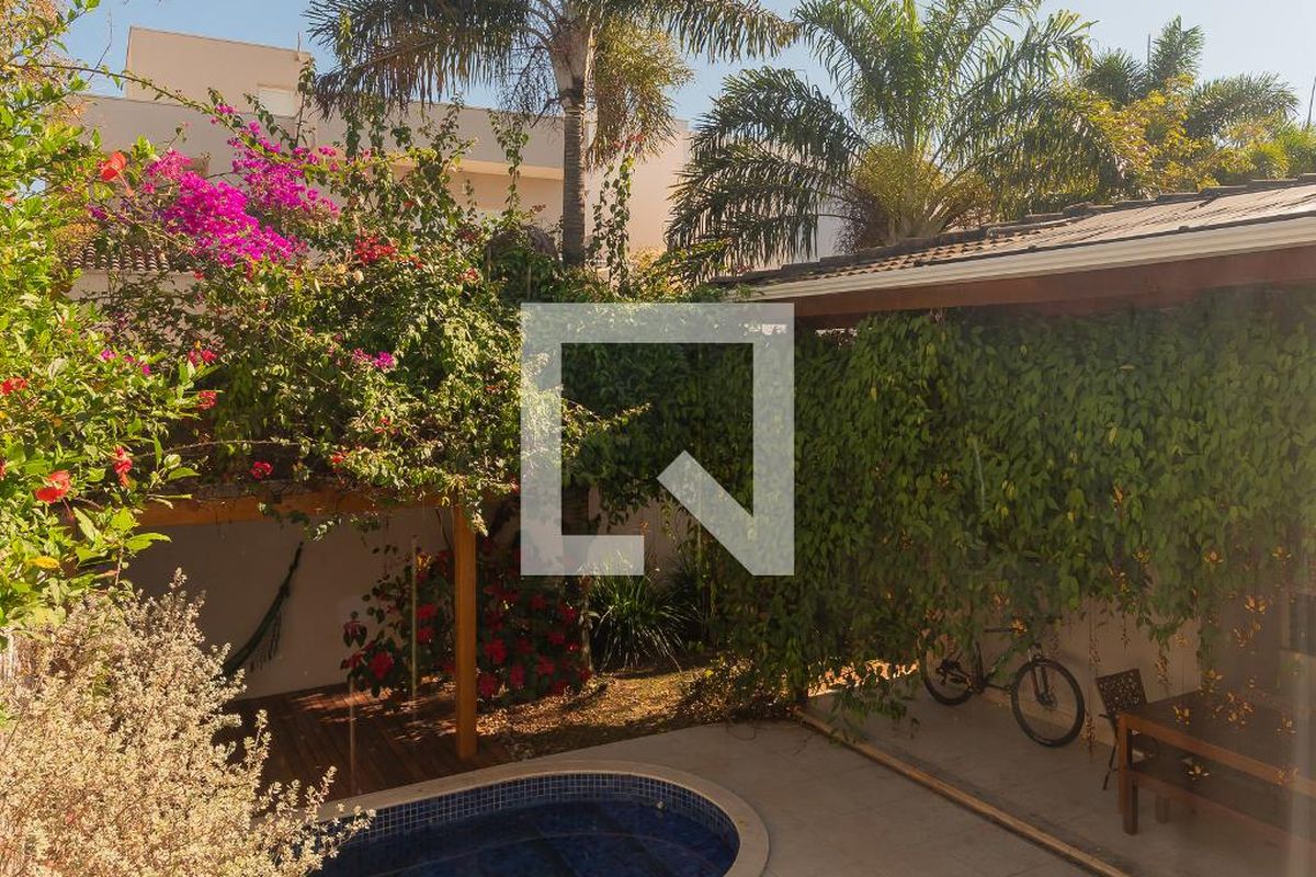 Casa à Venda - Swiss Park, 3 Quartos,  268 m2 em , Campinas - sp | SoloBR