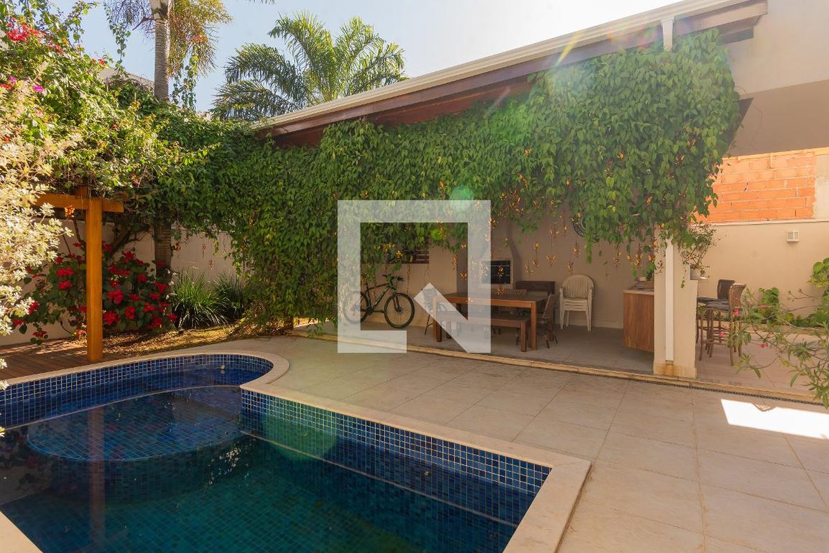 Casa à Venda - Swiss Park, 3 Quartos,  268 m2 em , Campinas - sp | SoloBR