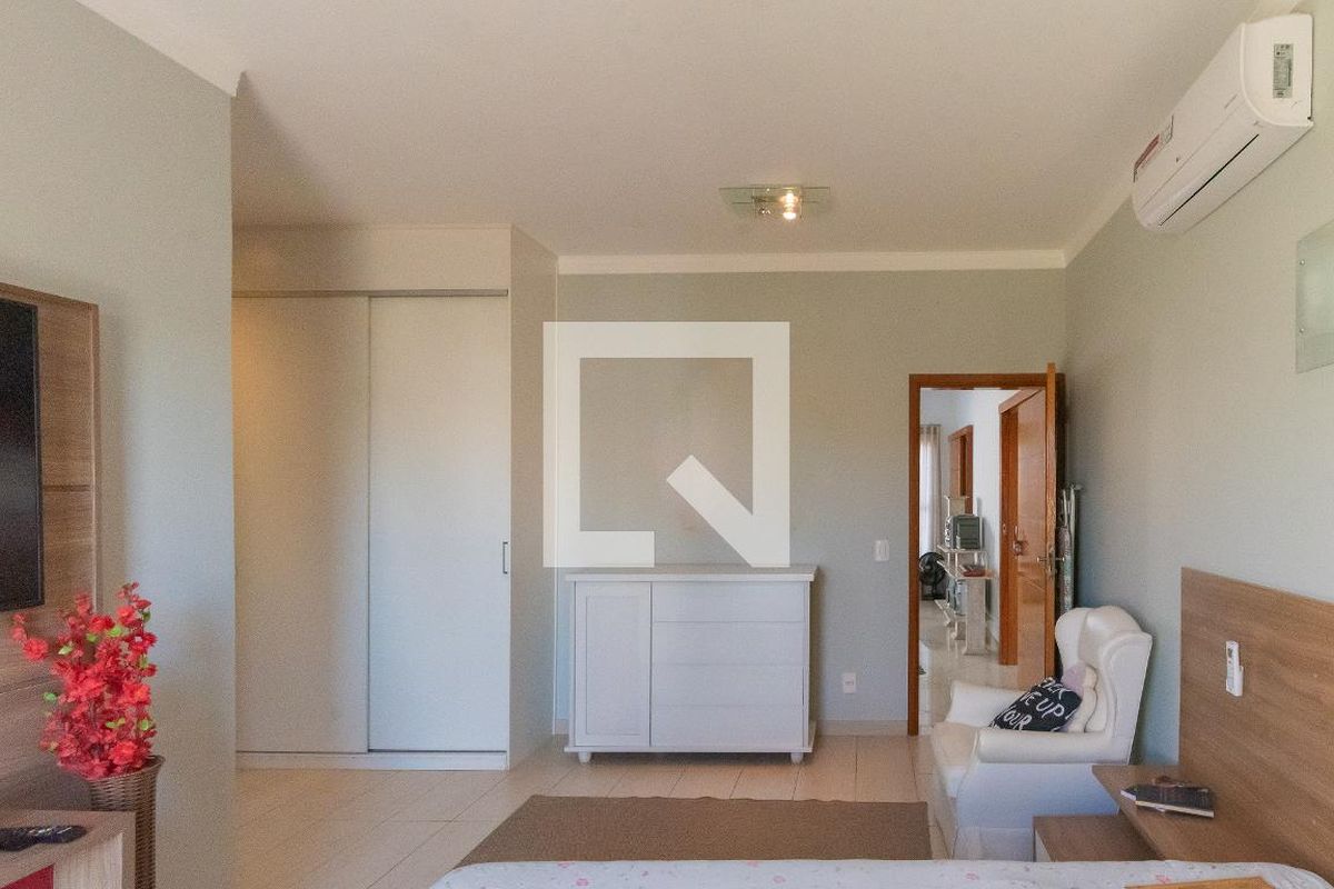 Casa à Venda - Swiss Park, 3 Quartos,  268 m2 em , Campinas - sp | SoloBR