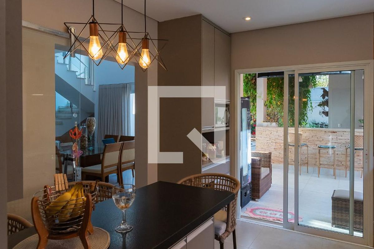 Casa à Venda - Swiss Park, 3 Quartos,  268 m2 em , Campinas - sp | SoloBR