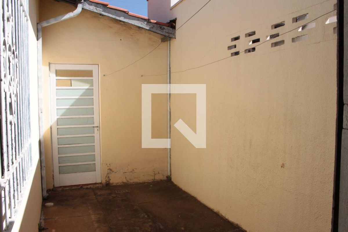 Casa à Venda - Jardim Planalto, 2 Quartos,  150 m2 em , Campinas - sp | SoloBR