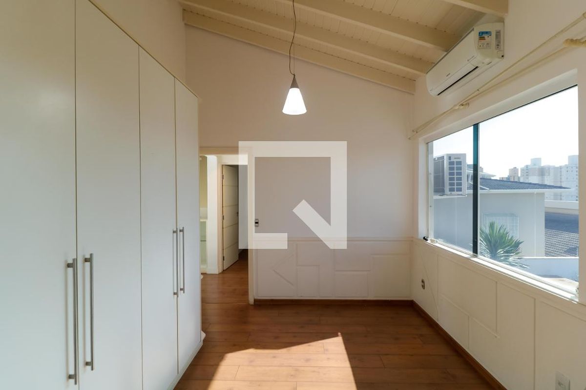 Casa à Venda - Mansões Santo Antônio, 3 Quartos,  380 m2 em , Campinas - sp | SoloBR