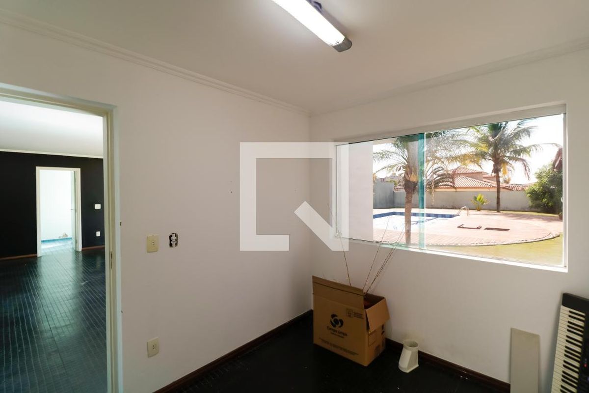 Casa à Venda - Mansões Santo Antônio, 3 Quartos,  380 m2 em , Campinas - sp | SoloBR