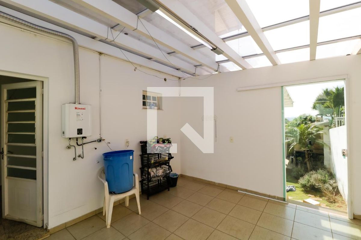 Casa à Venda - Mansões Santo Antônio, 3 Quartos,  380 m2 em , Campinas - sp | SoloBR