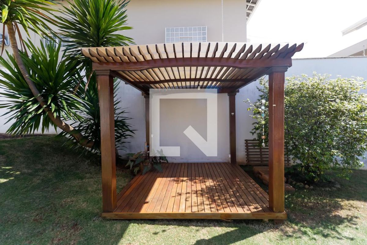 Casa à Venda - Mansões Santo Antônio, 3 Quartos,  380 m2 em , Campinas - sp | SoloBR