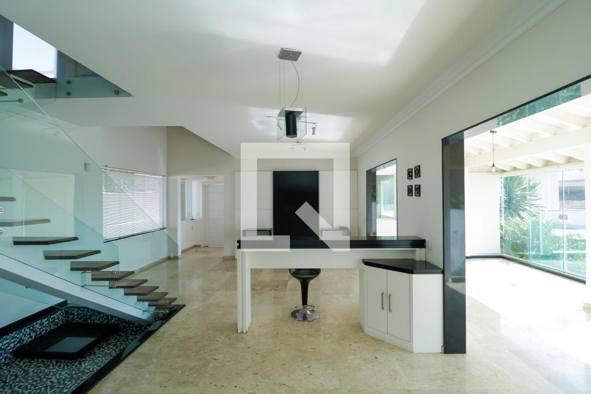 Casa à Venda - Mansões Santo Antônio, 3 Quartos,  380 m2 em , Campinas - sp | SoloBR