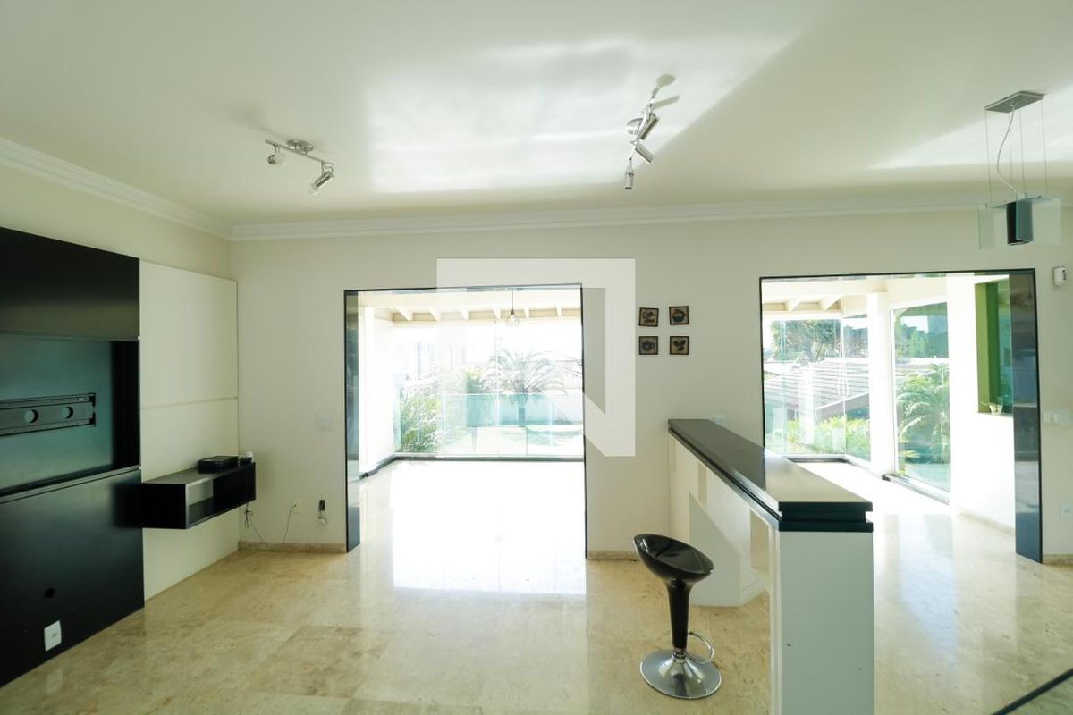 Casa à Venda - Mansões Santo Antônio, 3 Quartos,  380 m2 em , Campinas - sp | SoloBR