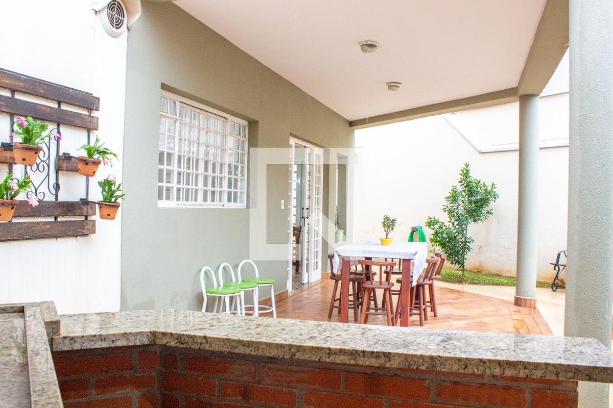 Casa à Venda - Mansões Santo Antônio, 4 Quartos,  243 m2 em , Campinas - sp | SoloBR