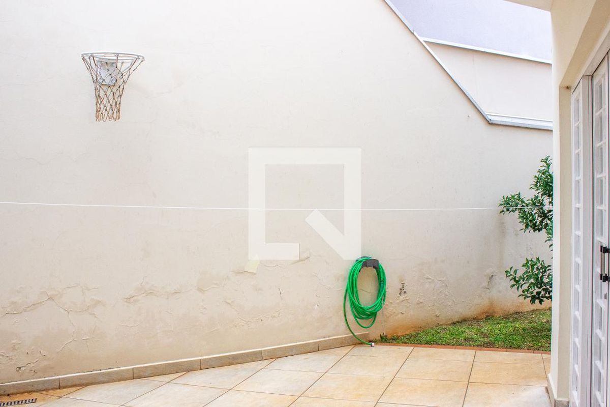 Casa à Venda - Mansões Santo Antônio, 4 Quartos,  243 m2 em , Campinas - sp | SoloBR